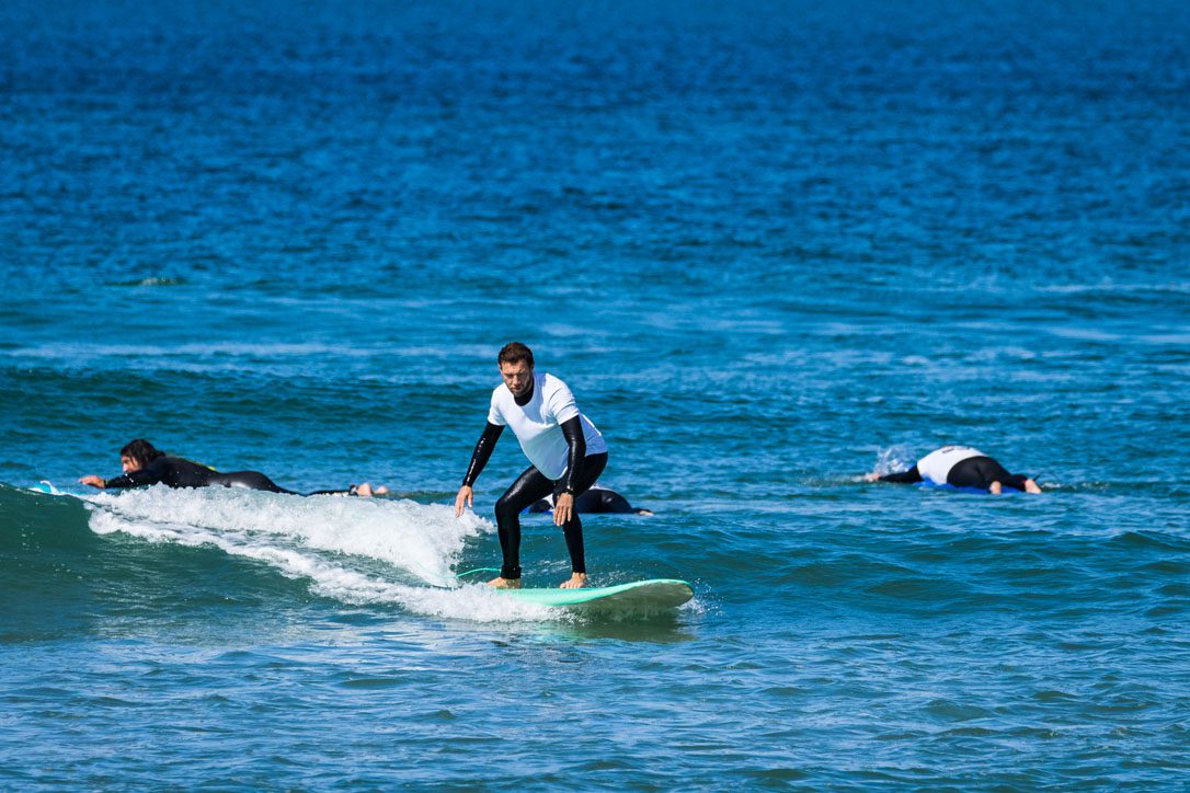 aulas de surf em grupo
